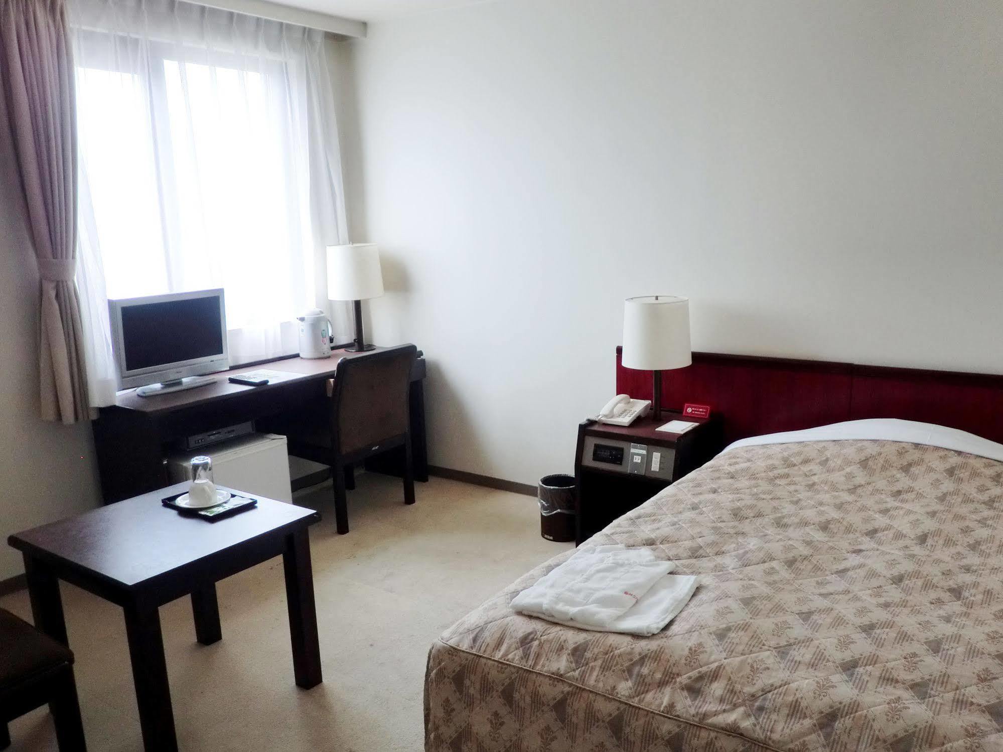 Hotel Green Park Sendai Bagian luar foto
