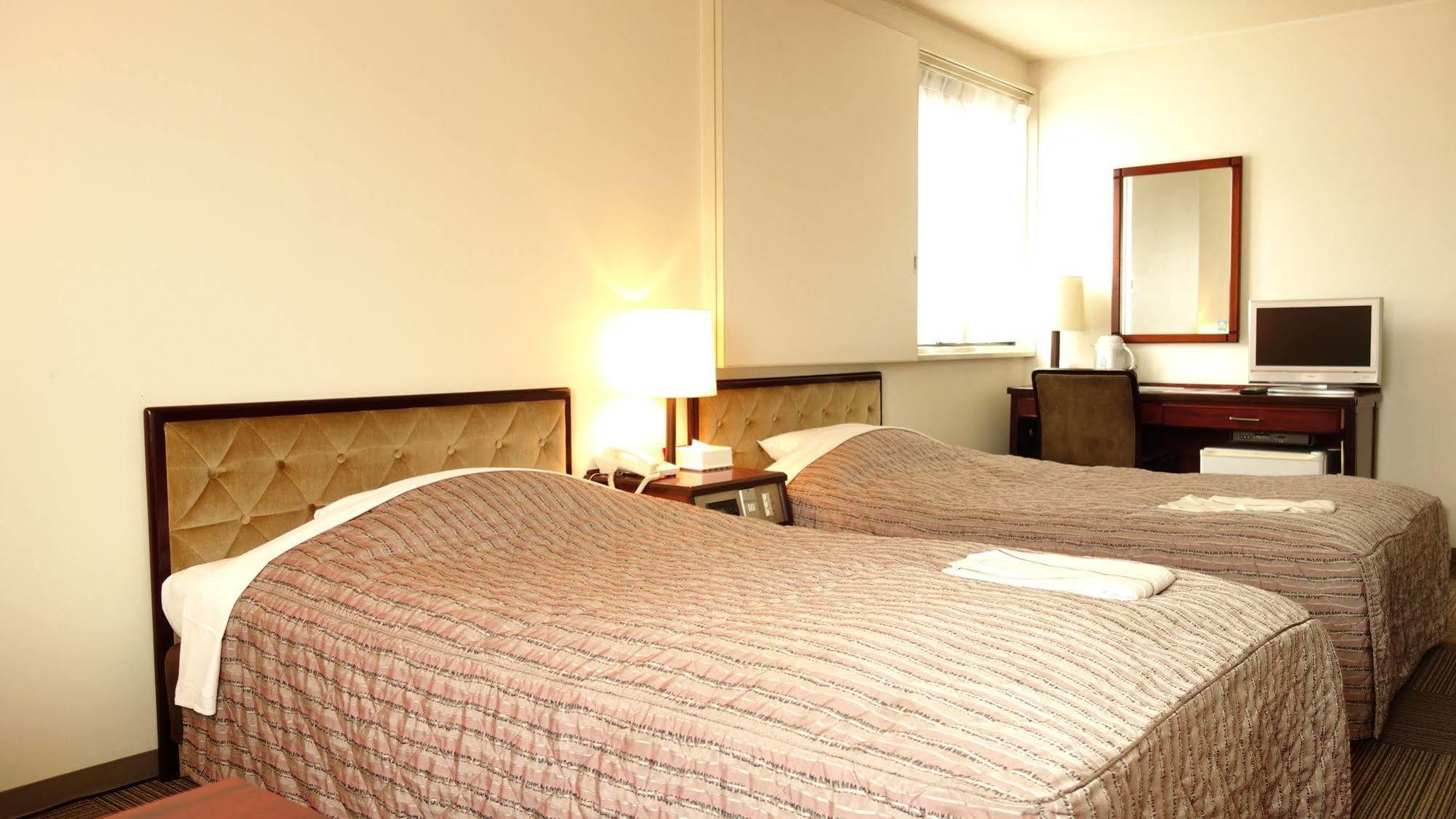 Hotel Green Park Sendai Bagian luar foto